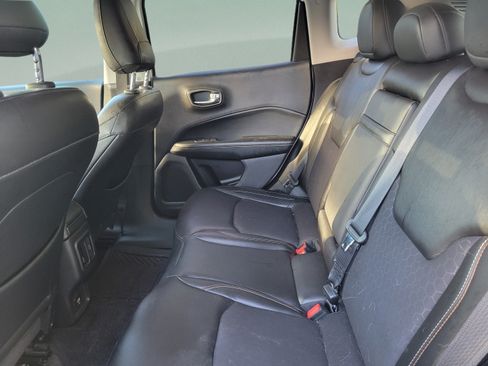 Used 2018 Jeep Compass Latitude w/ Cold Weather Group AWD/4WD image 6