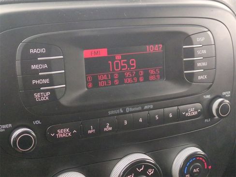 Used 2014 Kia Soul + image 19