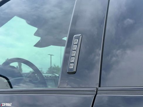 Used 2017 Ford F350 Platinum w/ Platinum Ultimate Package AWD/4WD image 19