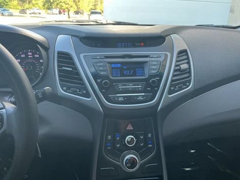 Used 2015 Hyundai Elantra SE FWD image 20