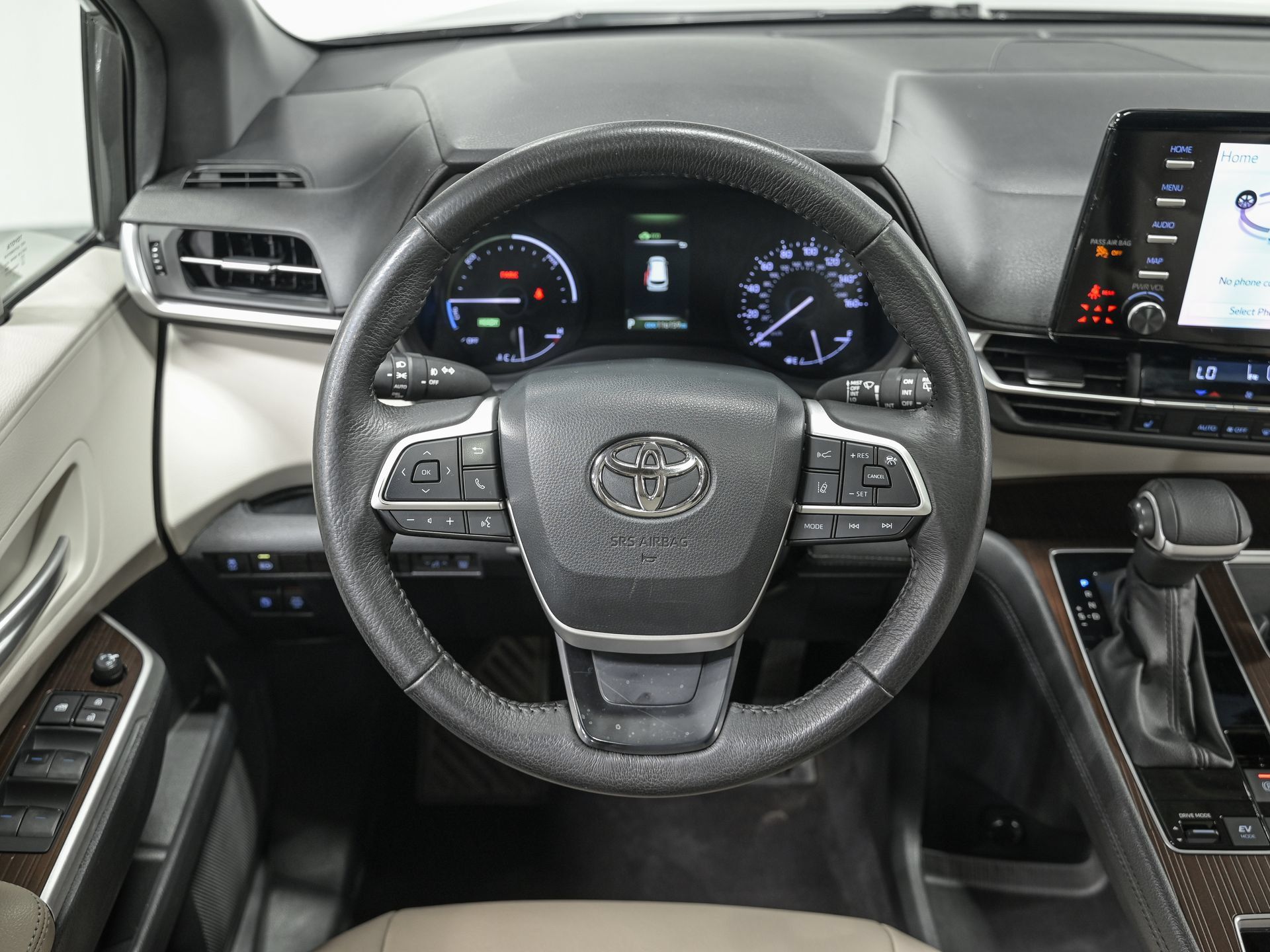 Used 2024 Toyota Sienna XLE FWD image 16