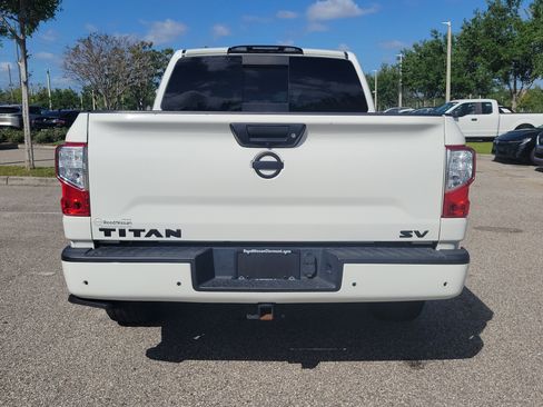Used 2021 Nissan Titan SV w/ SV Convenience Package RWD image 7