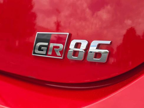 Used 2023 Toyota GR86 w/ ALL Weather Mat Package (TMS) RWD image 13