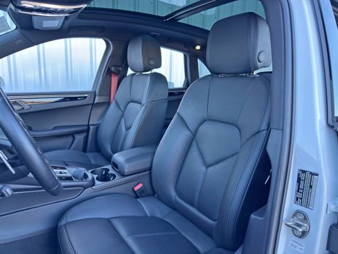 Used 2023 Porsche Macan image 40