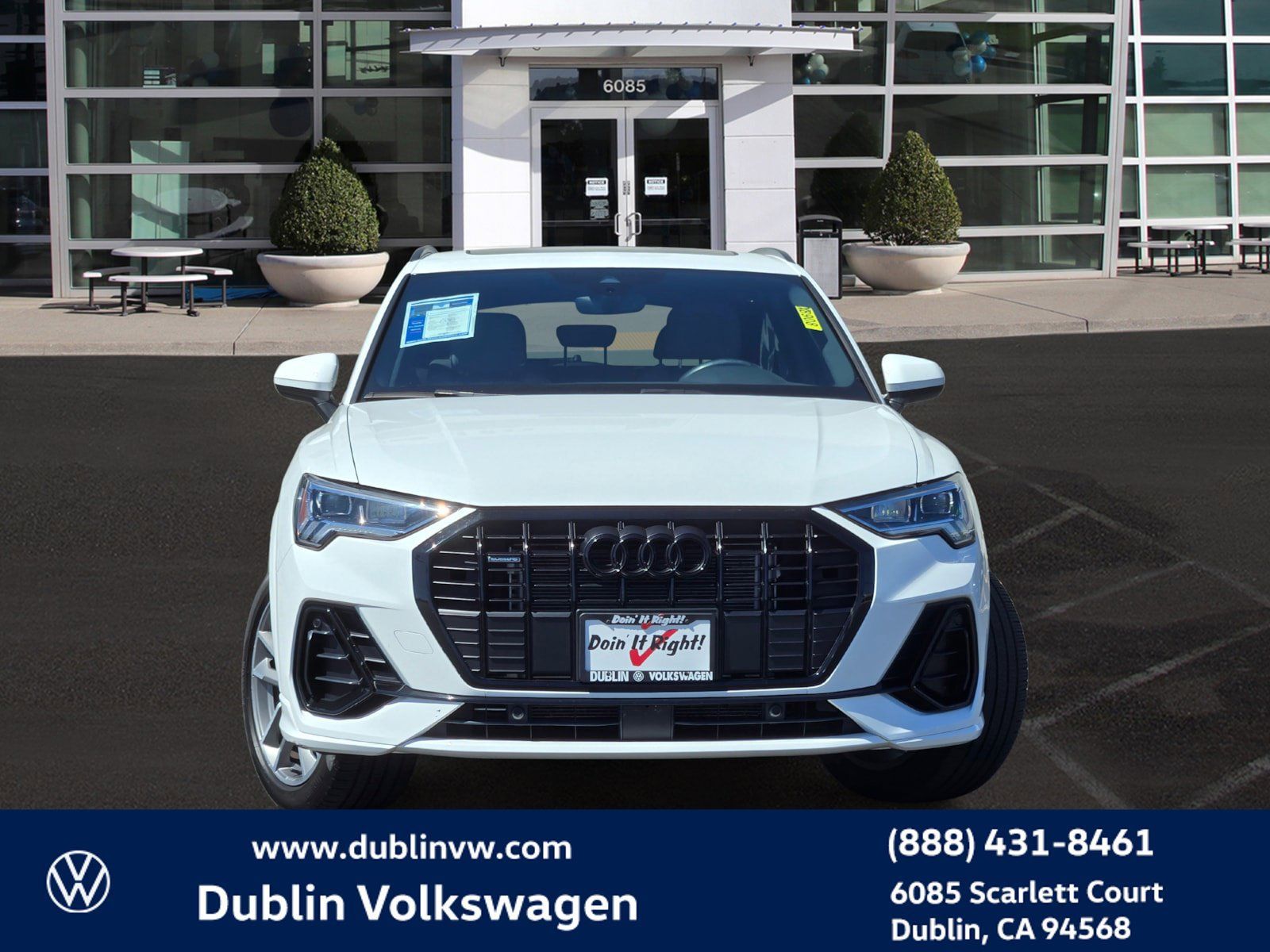 Used 2023 Audi Q3 2.0T Premium w/ Black Optic Sport Package AWD/4WD image 2