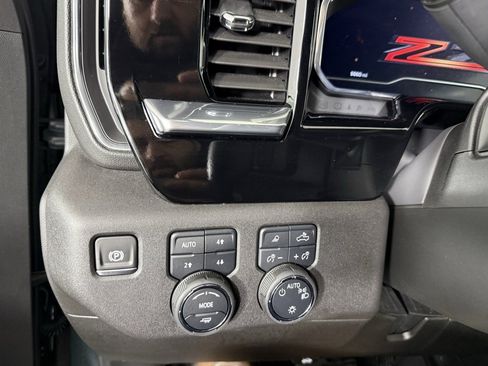 Used 2025 Chevrolet Silverado 1500 LT image 23
