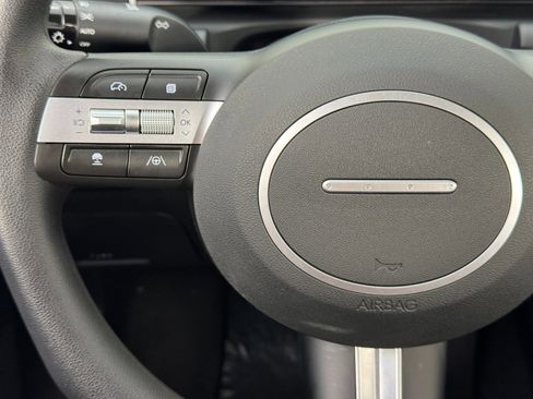 Used 2025 Hyundai Tucson SE image 18