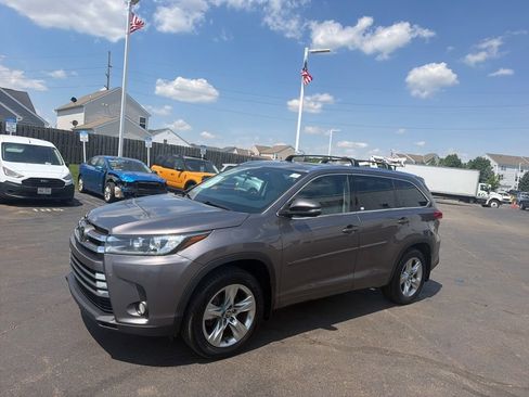 Used 2018 Toyota Highlander Limited AWD/4WD image 3
