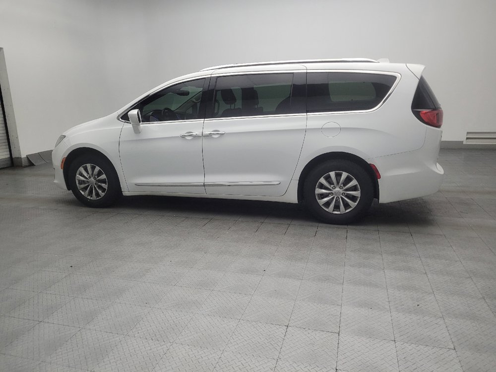 Used 2019 Chrysler Pacifica Touring-L FWD image 3