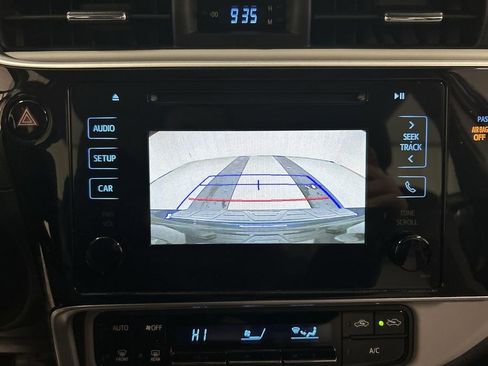 Used 2018 Toyota Corolla LE image 15