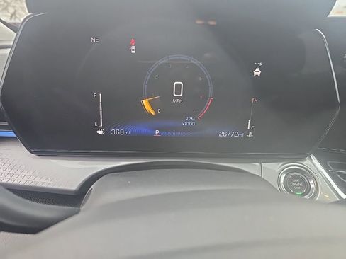 Used 2025 Chevrolet Trax LT w/ LT Convenience Package FWD image 8