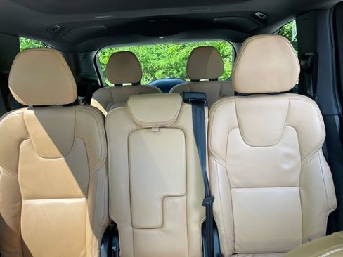 Used 2025 Volvo XC90 B5 Ultra w/ Protection Package Premier AWD/4WD image 39