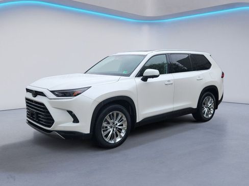 Used 2024 Toyota Grand Highlander AWD image 7