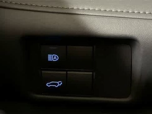 Used 2022 Toyota Highlander XLE image 16