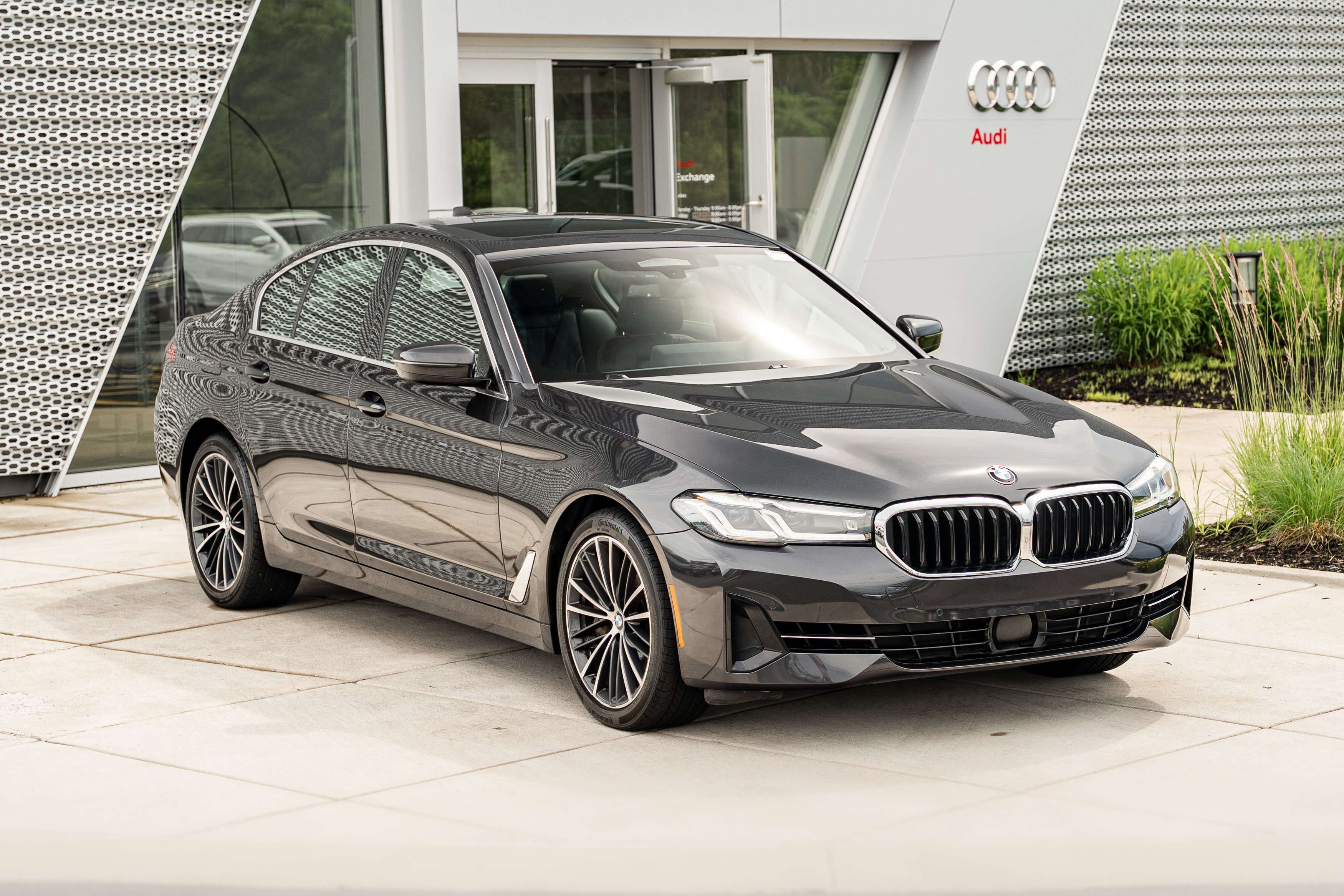 Used 2023 BMW 540i xDrive w/ Premium Package AWD/4WD image 2