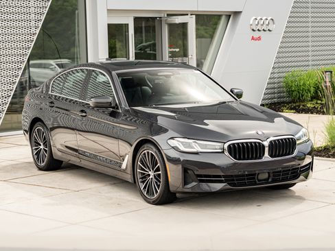 Used 2023 BMW 540i xDrive w/ Premium Package AWD/4WD image 2