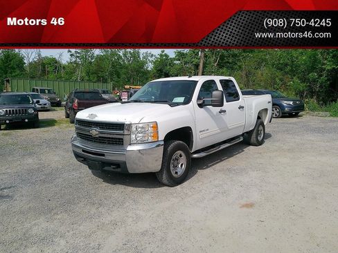Used 2010 Chevrolet Silverado 2500 LT AWD/4WD image 1