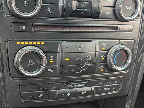 Used 2016 Ford Explorer XLT AWD/4WD image 16
