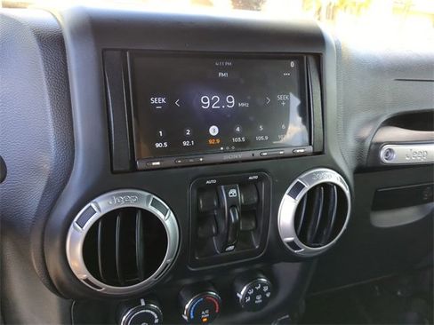 Used 2017 Jeep Wrangler Unlimited Sahara w/ Connectivity Group image 22