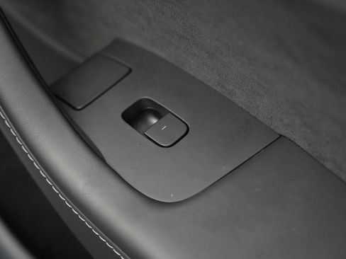 Used 2023 Tesla Model Y AWD image 37