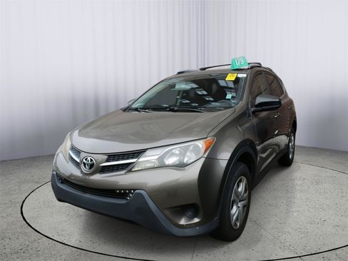 Used 2015 Toyota RAV4 LE FWD image 3