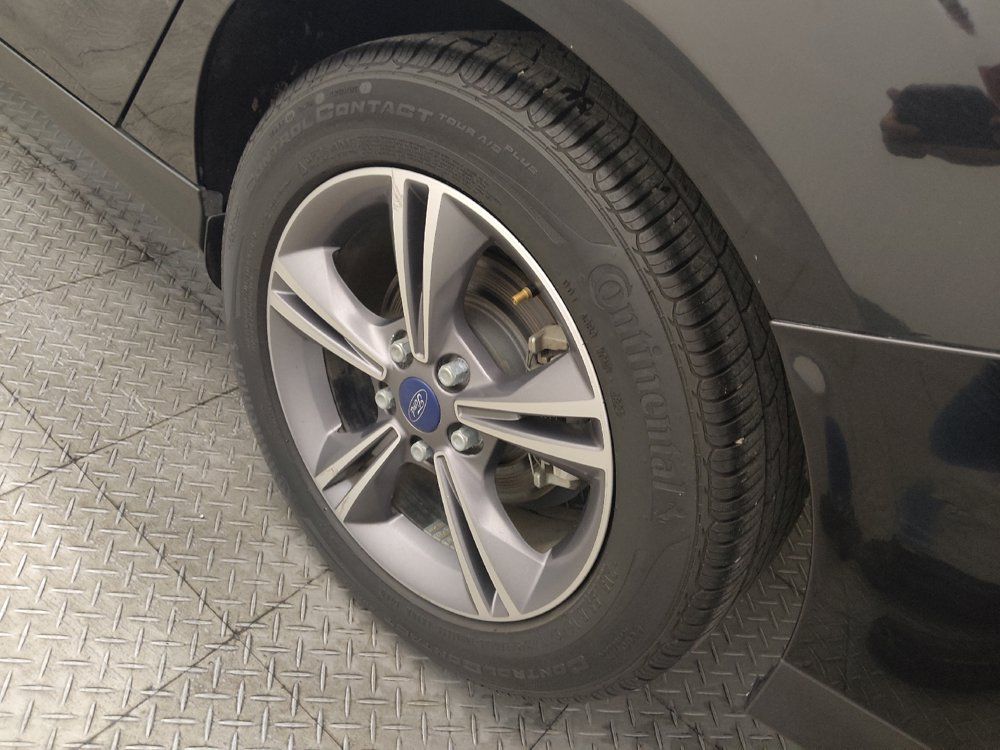 Used 2018 Ford Focus SE w/ SE Appearance Package FWD image 31
