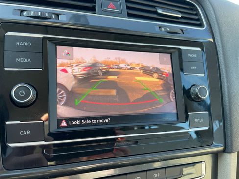 Used 2018 Volkswagen Golf S FWD image 18