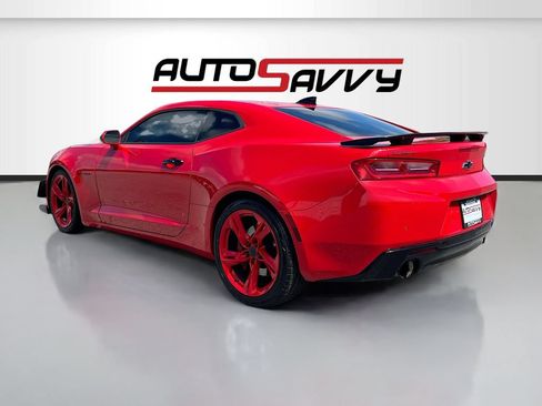 Used 2018 Chevrolet Camaro SS RWD image 5