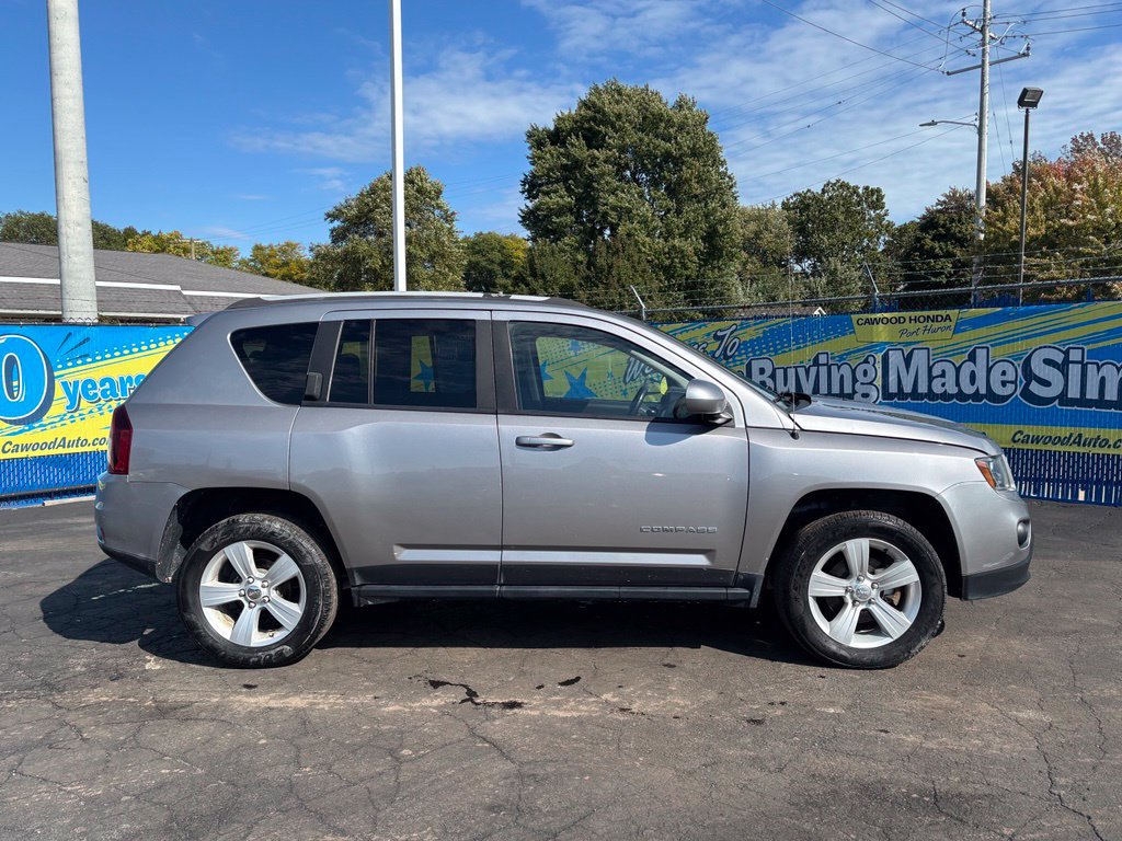 Used 2017 Jeep Compass Latitude AWD/4WD image 2