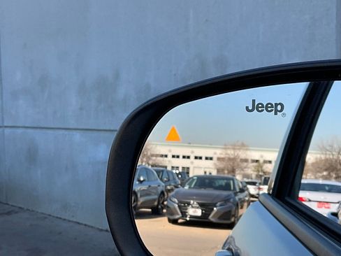 Used 2025 Jeep Compass Limited image 20