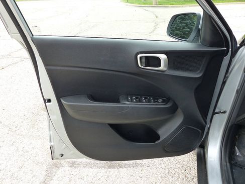 Used 2023 Hyundai Venue SEL w/ Cargo Package FWD image 19