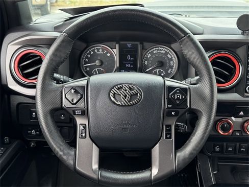 Used 2020 Toyota Tacoma TRD Sport w/ Technology Package image 12