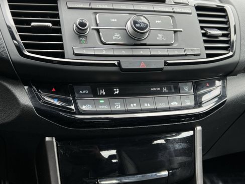 Used 2017 Honda Accord Sport image 19