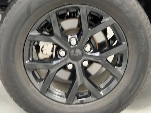 Used 2024 Jeep Grand Cherokee Altitude RWD image 72