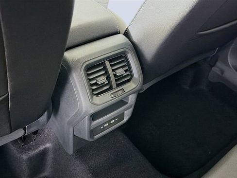 New 2026 Volkswagen Taos SE image 24