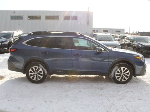 Used 2022 Subaru Outback Premium image 4