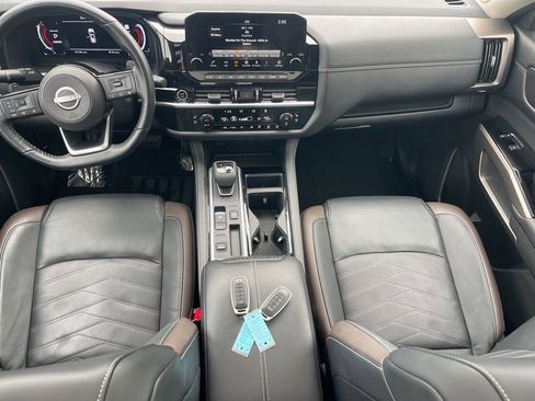 Used 2024 Nissan Pathfinder Platinum w/ Black Appearance Package image 16