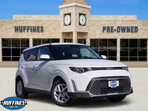 Certified 2025 Kia Soul LX image 1