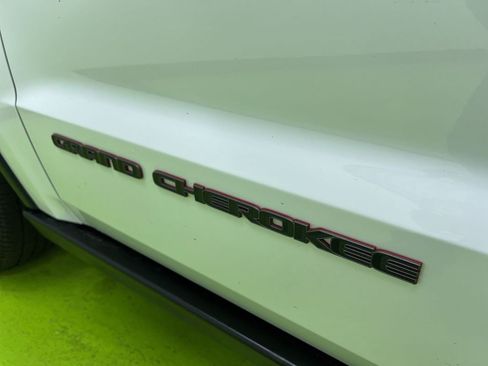 Used 2017 Jeep Grand Cherokee Trailhawk w/ Trailhawk Luxury Group AWD/4WD image 15