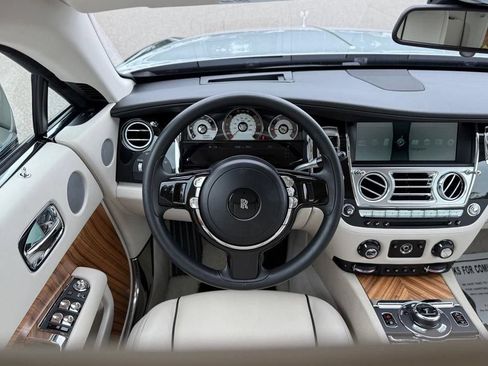 Used 2015 Rolls-Royce Wraith RWD image 31