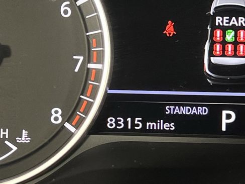 Used 2024 Nissan Pathfinder SL w/ Black Appearance Package image 18