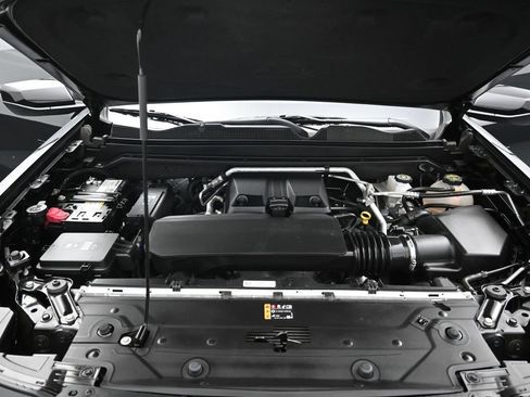 Used 2024 Chevrolet Colorado Trail Boss w/ LPO, Dark Essentials Package AWD/4WD image 35