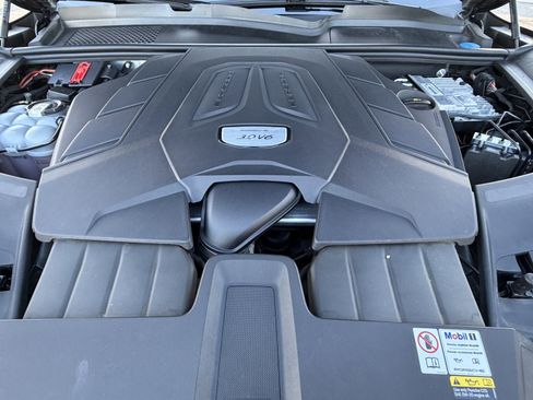 Used 2023 Porsche Cayenne image 34