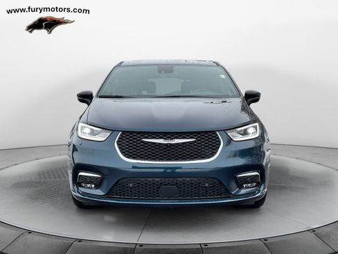 Used 2025 Chrysler Pacifica Select image 8