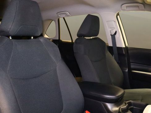 Used 2021 Toyota RAV4 LE image 19