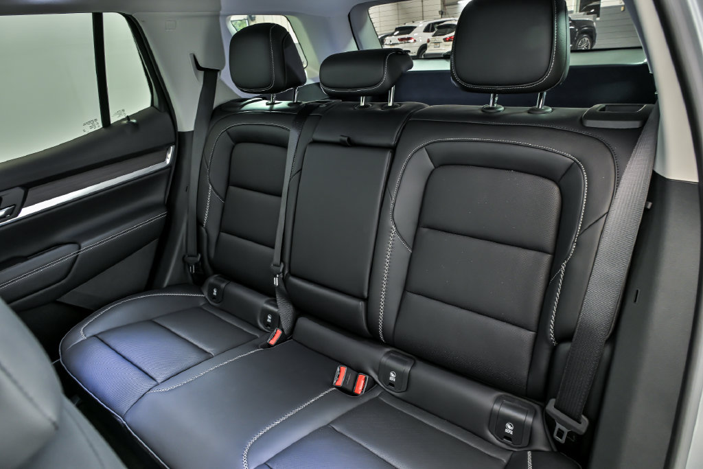 New 2027 GMC Terrain Denali w/ LPO, Floor Liner Package AWD/4WD image 9