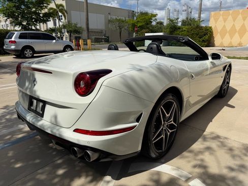Used 2015 Ferrari California T RWD image 8
