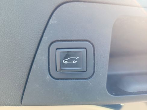 Used 2018 Buick Envision Essence FWD image 31