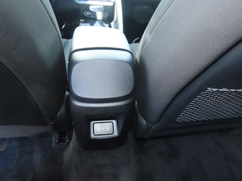 Used 2024 Hyundai Elantra SEL w/ Convenience Package image 18