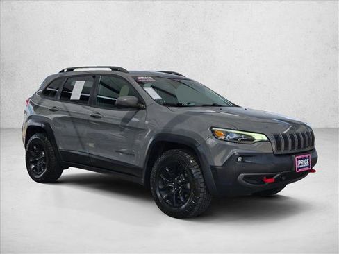 Used 2019 Jeep Cherokee Trailhawk AWD/4WD image 3
